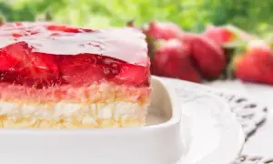 Jak przełożyć biszkopt z galaretką, aby wyglądał perfekcyjnie?