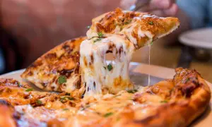 Ile kalorii ma pizza wegetariańska? Zaskakujące różnice w kaloriach!