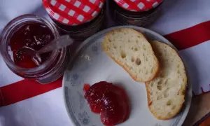 Jak zrobić galaretkę z czerwonych porzeczek – sprawdzone przepisy i porady