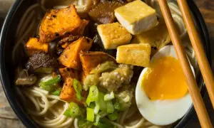 Jak zrobić ramen wegetariański - prosty przepis na pyszne danie