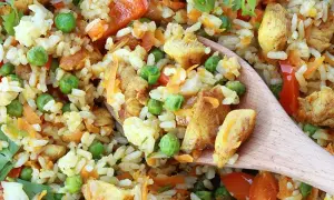 Przepis na zdrowy ryż z kurczakiem, który wspiera twoją dietę