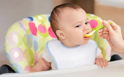 Od kiedy galaretka dla niemowlaka? Bezpieczne wprowadzenie do diety