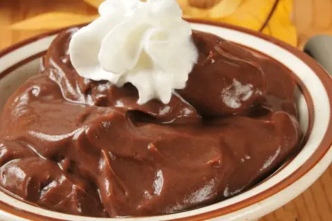 Czym się różni pudding od budyniu? Odkryj zaskakujące różnice