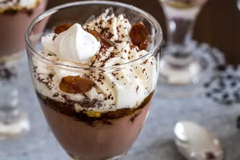 Jak zrobić pudding z budyniu – prosta receptura bez grudek
