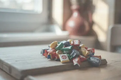 Ile kalorii ma cukierek czekoladowy? Zaskakujące różnice w kaloriach!