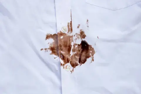 Jak usunąć plamy z lodów czekoladowych? Skuteczne metody i porady