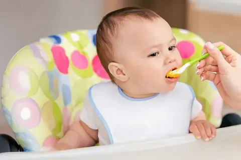Od kiedy galaretka dla niemowlaka? Bezpieczne wprowadzenie do diety