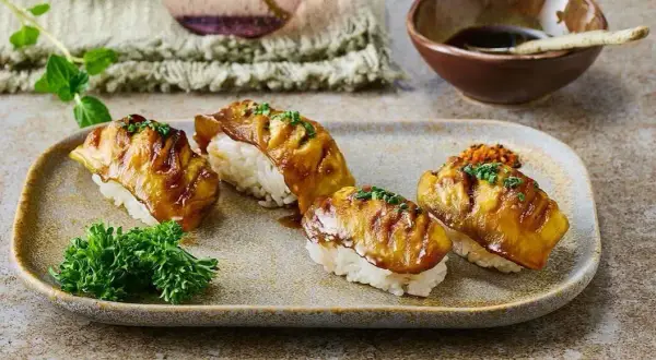 Z czym zrobić sushi wegetariańskie? Odkryj pyszne składniki