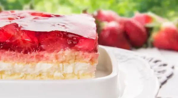 Jak przełożyć biszkopt z galaretką, aby wyglądał perfekcyjnie?