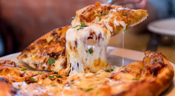 Ile kalorii ma pizza wegetariańska? Zaskakujące różnice w kaloriach!