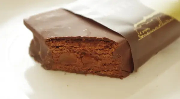 Czy batony proteinowe tuczą? Odkryj prawdę o ich kaloriach