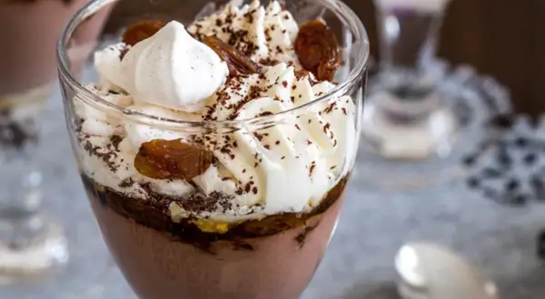 Jak zrobić pudding z budyniu – prosta receptura bez grudek