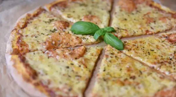 Pizza wegetariańska z czym - najlepsze składniki i wyjątkowe połączenia