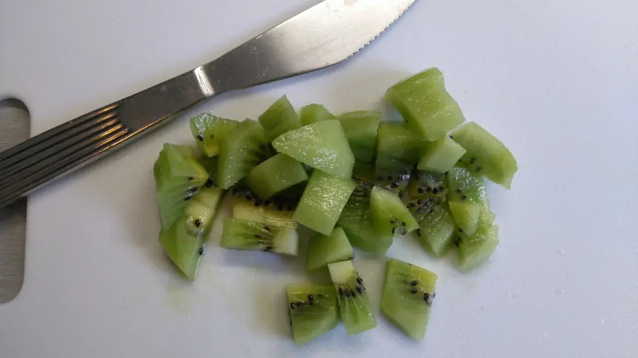 Dlaczego galaretka nie tężeje z kiwi? Oto zaskakujące przyczyny