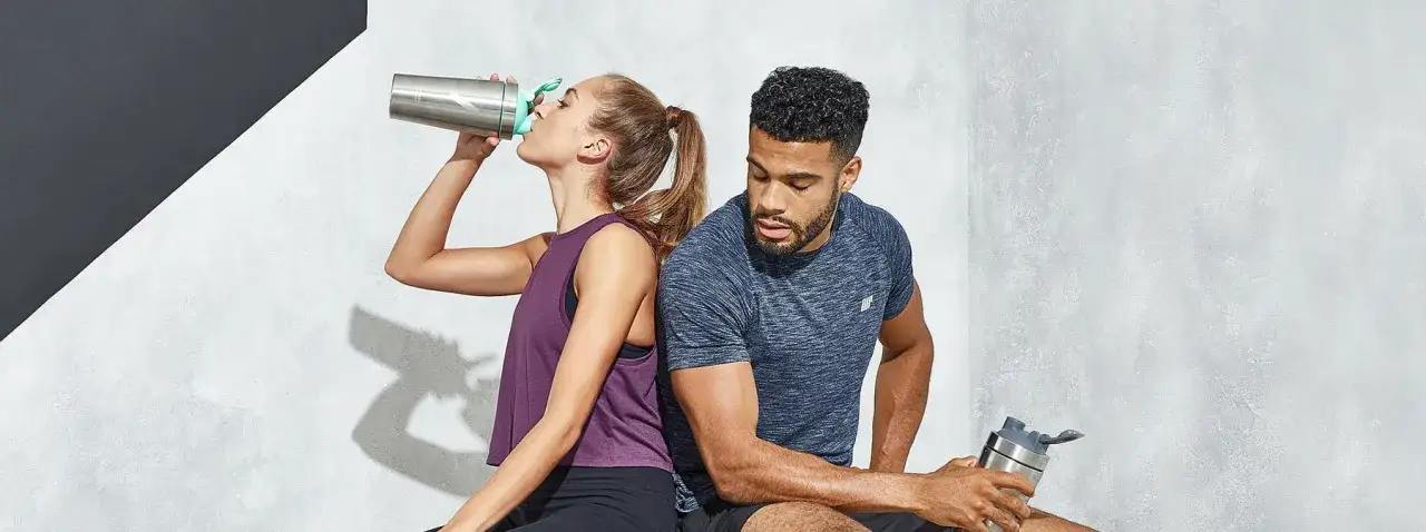 Zdjęcie Shake proteinowy przed czy po treningu - co wybrać dla lepszej regeneracji?