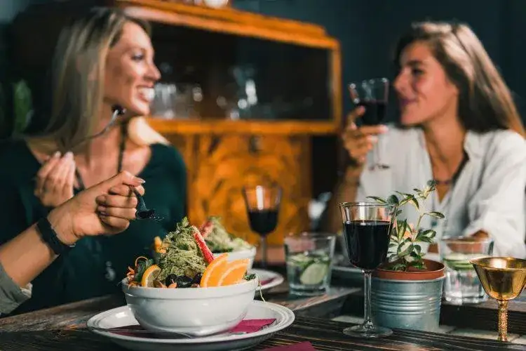Zdjęcie Wino wegańskie czym się różni od tradycyjnego? Poznaj kluczowe różnice