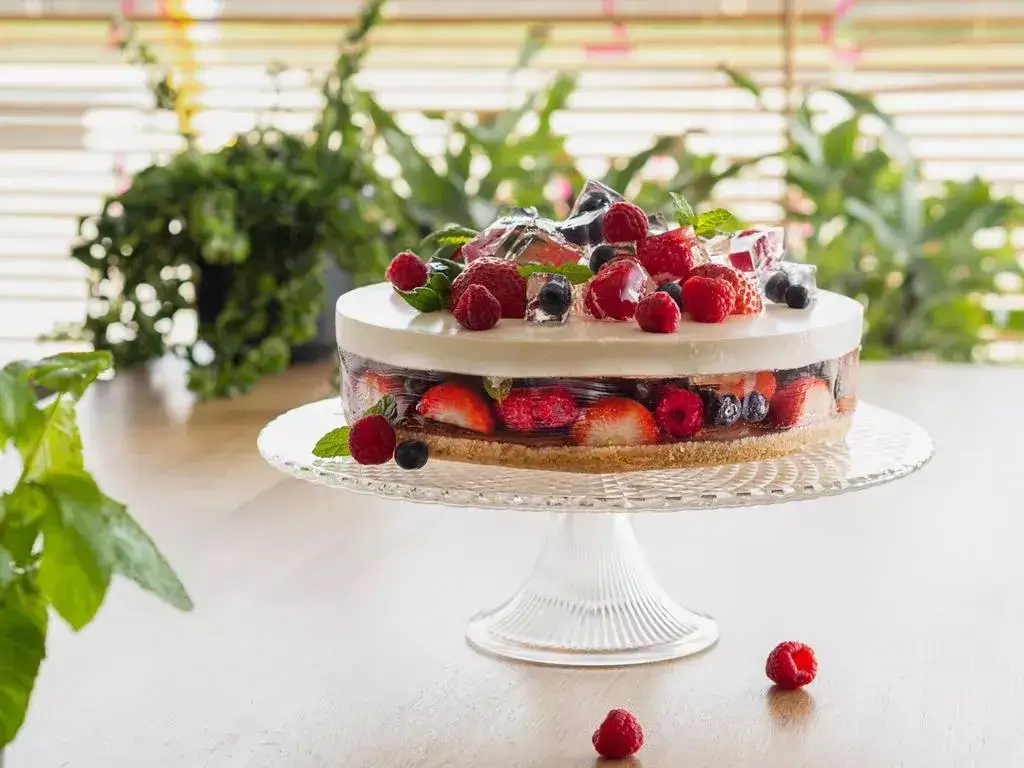 Zdjęcie Czy opłatek na tort można zalać galaretką bez ryzyka rozmiękania?