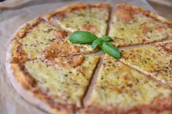 Pizza wegetariańska z czym - najlepsze składniki i wyjątkowe połączenia